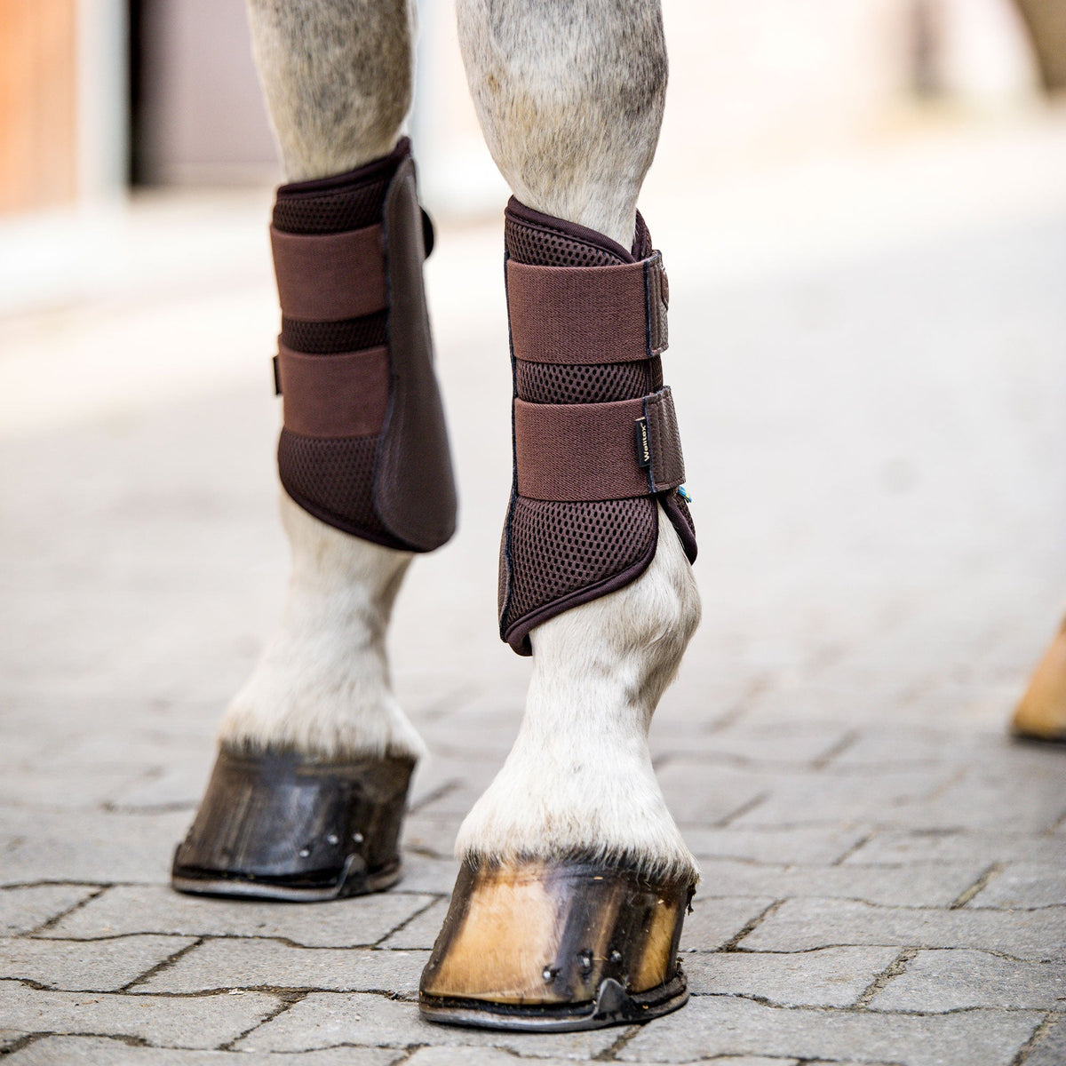 Airflow Brush Boots