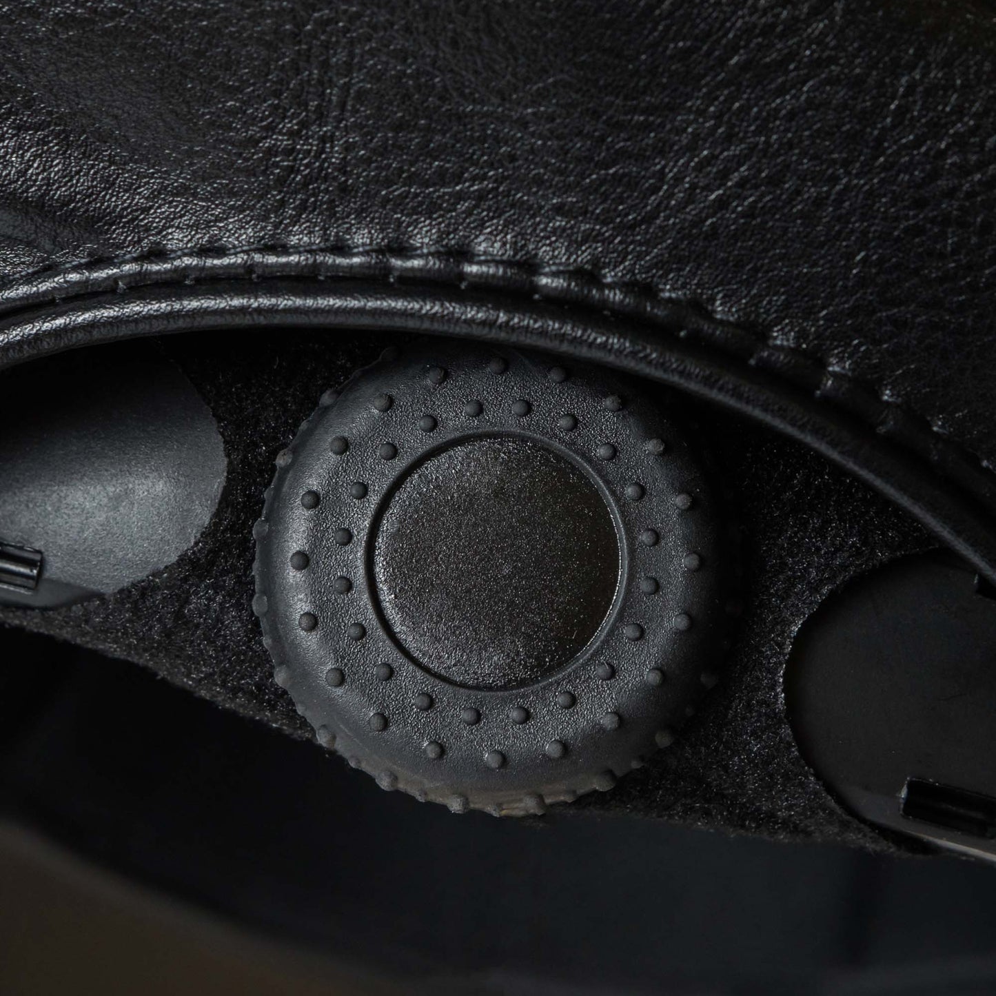 Caracas Riding Helmet Glossy Black