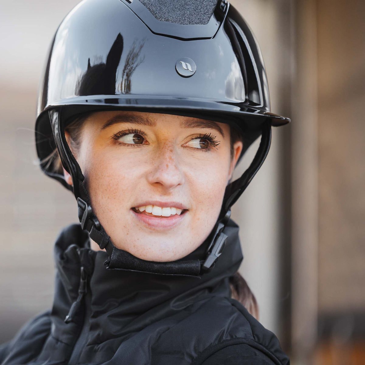 Caracas Riding Helmet Glossy Black