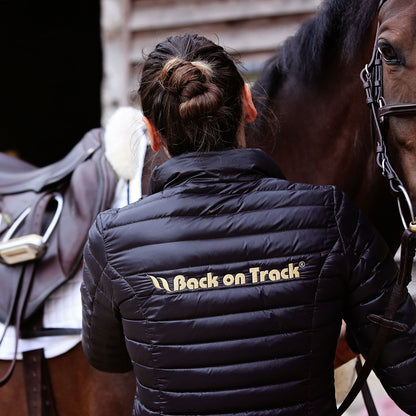 Jacka dam Grace med BoT logga - Back on Track Sverige (5300168032411)
